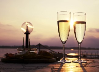 Bubbling champagne with style